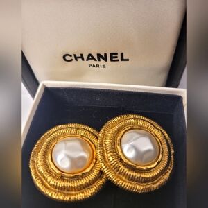 Chanel Vintage Pearl Gold Plated Clip Earrings